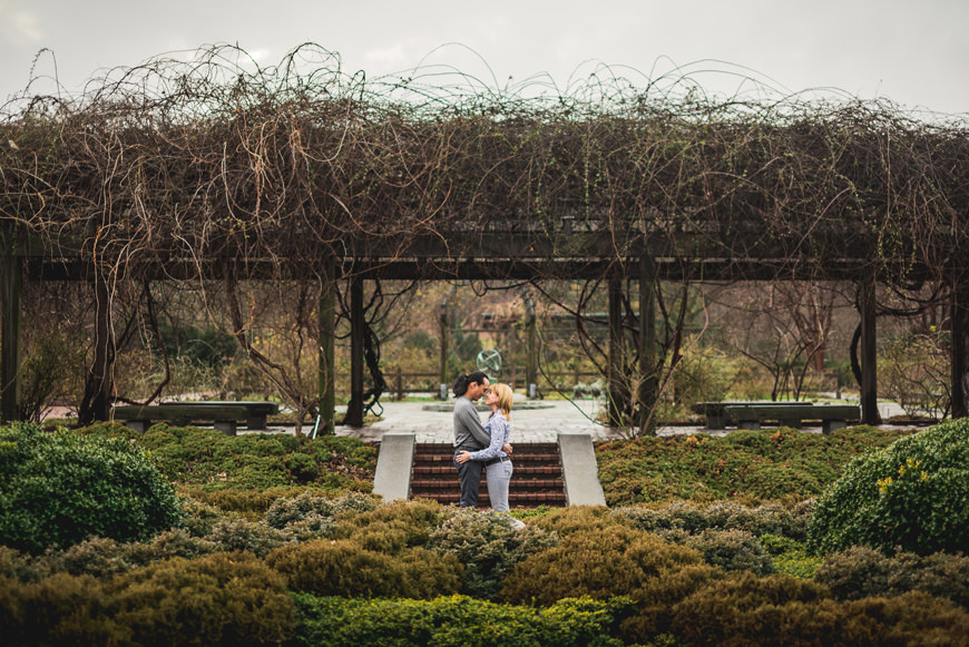 009 wide shot of couple surrounded by bushes